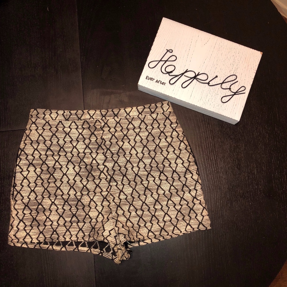 PATTERNED HIGH WAIST SHORTS